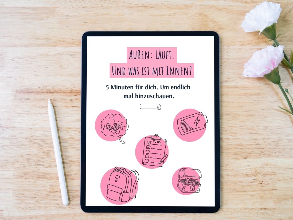 Auf einem IPad ist eine fiktives Cover für das Freebie zu sehen mit dem Titel und verschiedenen Icons.
