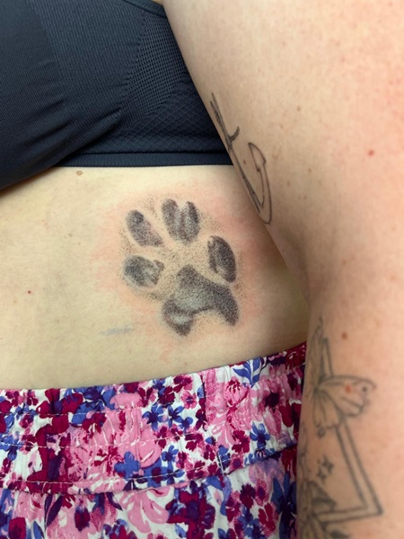 Ein Tattoo mit der Pfote von Hulk